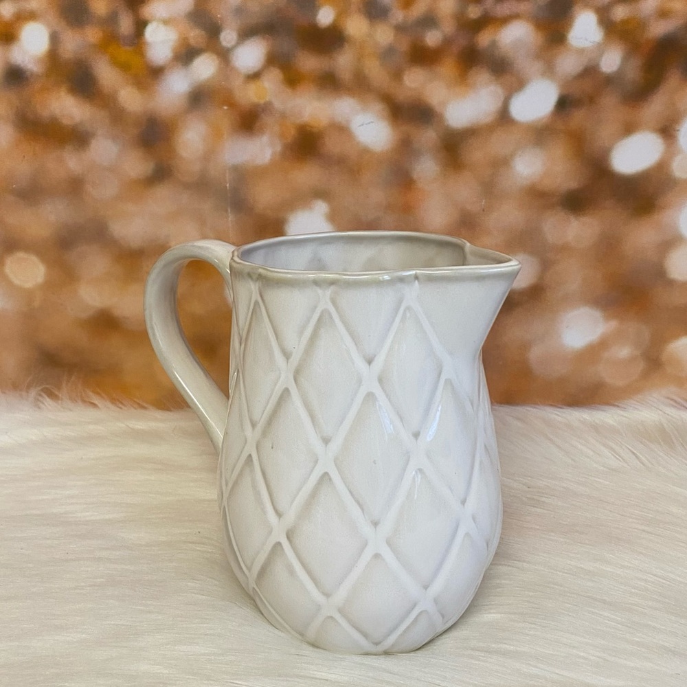 Bread and Butter Cream Geometric Design ￼32 Oz Pitcher